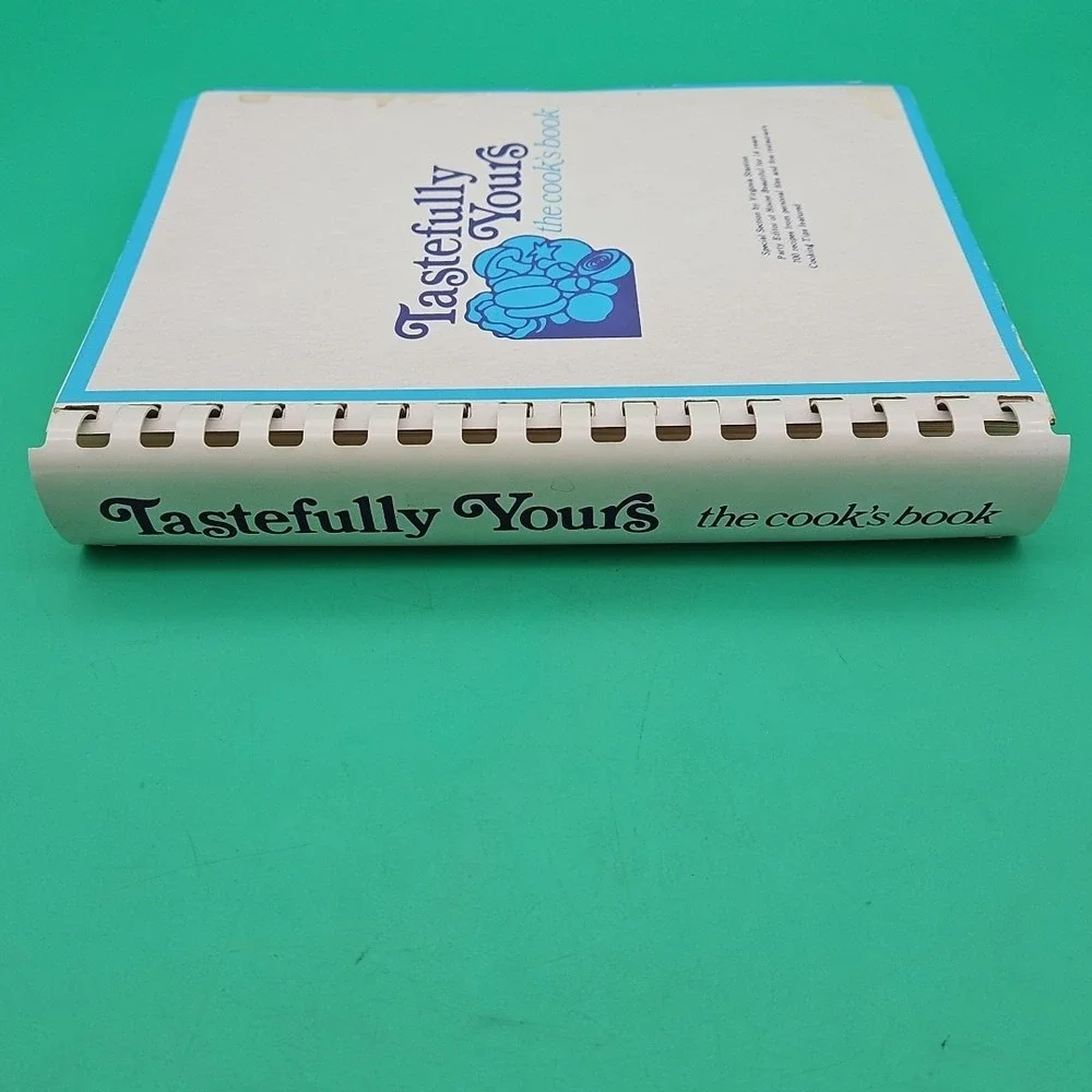 Tastefully Yours Cookbook Vintage 1975 700 Recipes‎ Book
